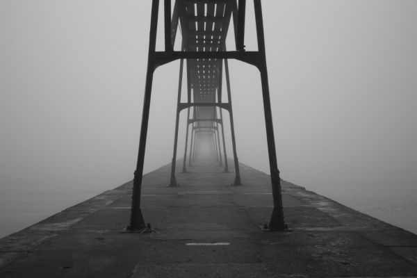 noir et blanc,brouillard,structure,blanc,pont,chaise