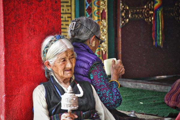 Ανθρωποι,γυναίκα,ηλικιωμένη κυρία,ταξίδι,χρώμα,Νεπάλ