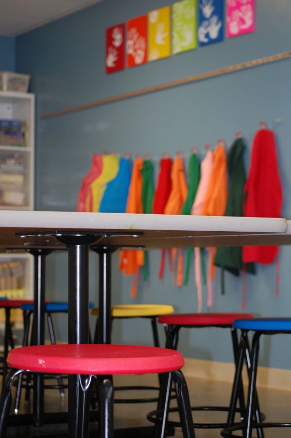 mobília,Sala de aula,vermelho,cor,quarto,colorida