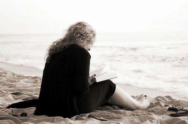 mar,oceano,de praia,areia,livro,ler