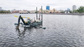 Паук на воде: в Челябинске показали испытания машины, которая очистит реку Миасс