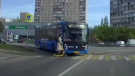 Автобус сбил девушку на электросамокате на переходе в Зеленограде