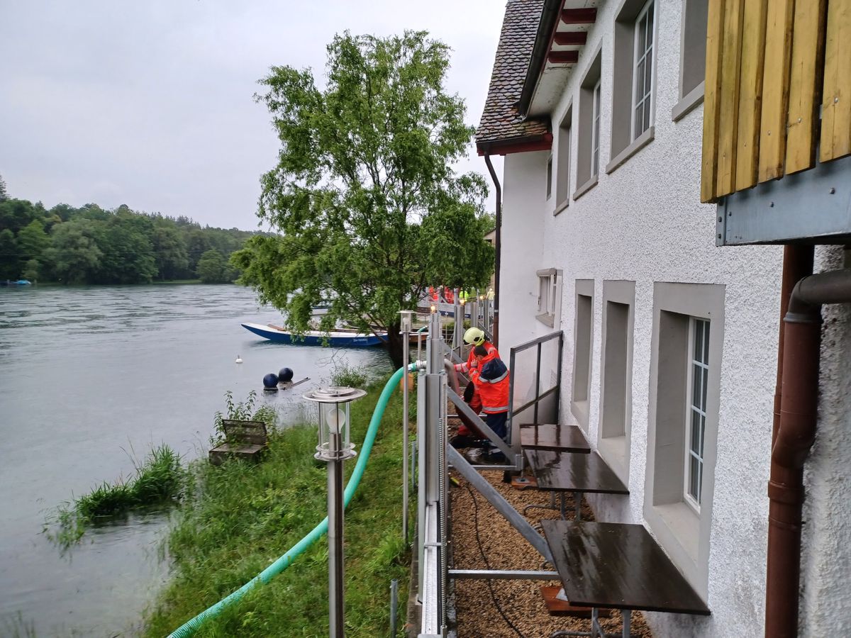 Schutzwände in Ellikon am Rhein verhinderten Überflutungen