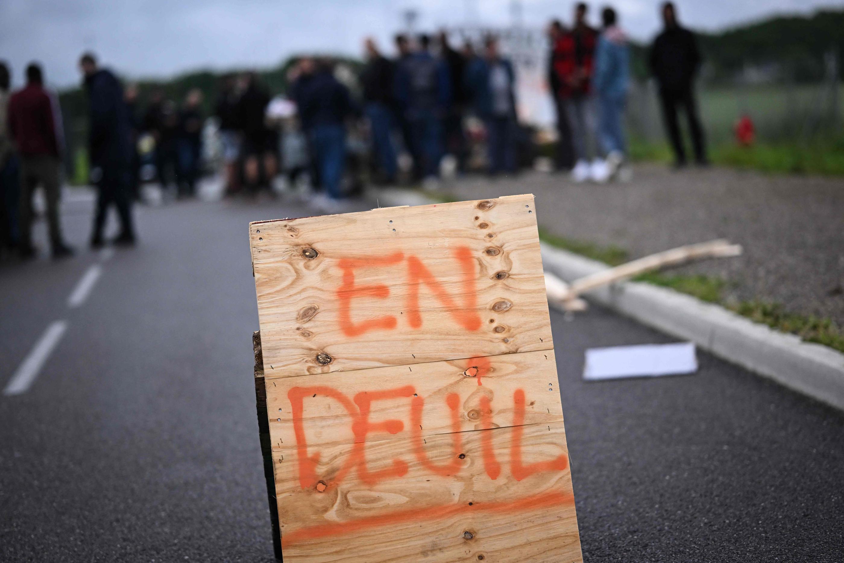 Des blocages ont été mis en place depuis mercredi devant des centres pénitentiaires. AFP/Sébastien Bozon