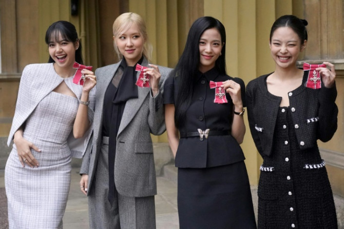 Les quatre membres du groupe K-Pop Blackpink ont reçu des MBE honoraires