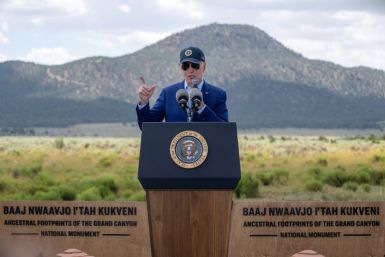 El presidente de los Estados Unidos, Joe Biden, discutió las inversiones en conservación y protección de los recursos naturales durante un viaje a Arizona que incluyó una parada en el Gran Cañón.