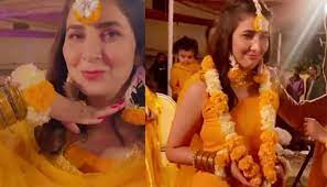 Areeba Habib dresses up as a Mayun bride in marigold: Watch video