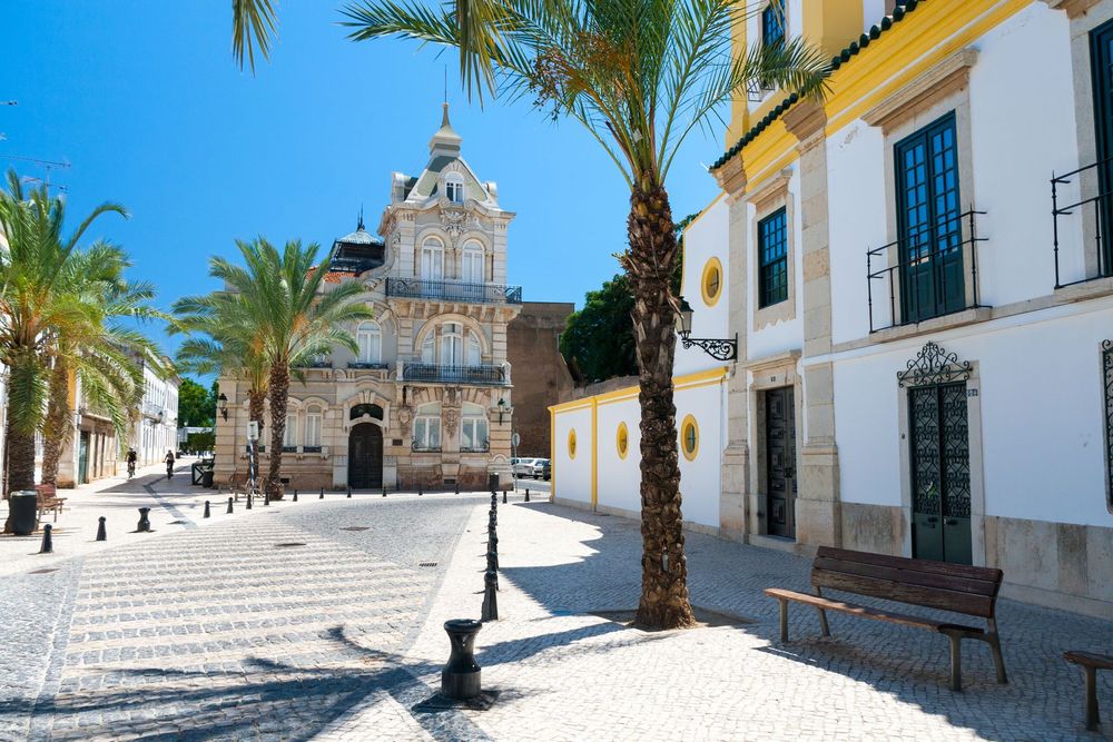 Faro town in Algarve, Portugal © Digital signal/Shutterstock