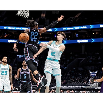 LaMelo Ball Charlotte Hornets Fanatics Authentic Unsigned Passing vs. Kings Photograph