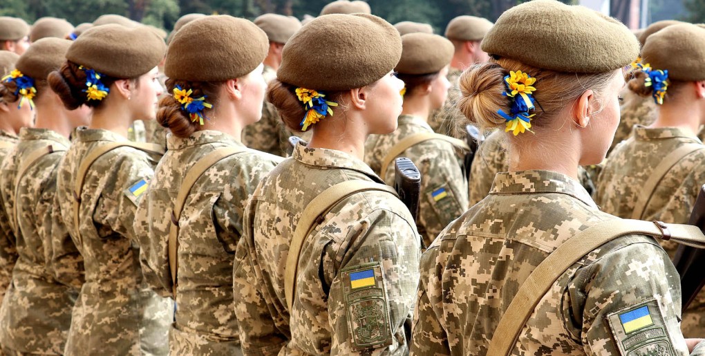 Жінки мають оновити дані: хто з українок зобов'язаний з'явитися в ТЦК і чи випускатимуть за кордон
