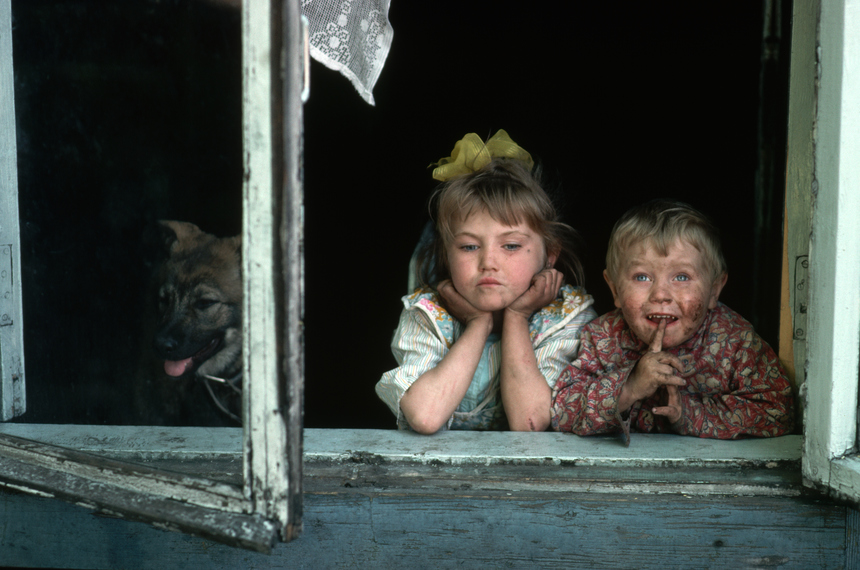 Two dirty children look out the window. They live in a coal-mining and steel-manufacturing community in Siberia enduring widespread economic hardships.   (Photo by Peter Turnley/Corbis/VCG via Getty Images)