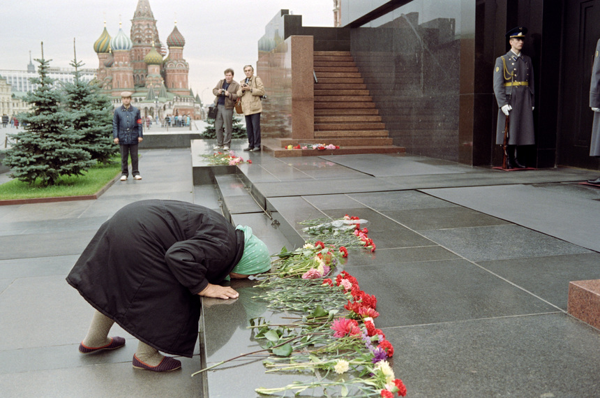 A elderly woman kisses the steps leading to the Lenin Mausoleum in Moscow's Red Square on October 5, 1991. She among a thousand other demonstrators was protesting the current desecrations of Soviet Founder Lenin's memory since the failed coup. Statues of the Soviet founder have been removed from prominent places and the Mayor of Moscow has recently said he wants to close the Lenin Museum near Red Square. AFP PHOTO VITALY ARMAND (Photo credit should read VITALY ARMAND/AFP/Getty Images)