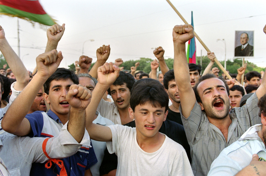 Thousands of Azeri demonstrators gather in Baku 30 August 1991 to celebrate the proclamation of the country independence. Azerbaijan declared its independence from Soviet Union 30 August 1991. AFP PHOTO JANEK SKARZINSKYH (Photo credit should read JANEK SKARZYNSKI/AFP/Getty Images)
