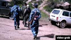 Tajik security forces have been conducting an operation in the Romit Gorge to apprehend fugitive General Abduhalim Nazarzoda.