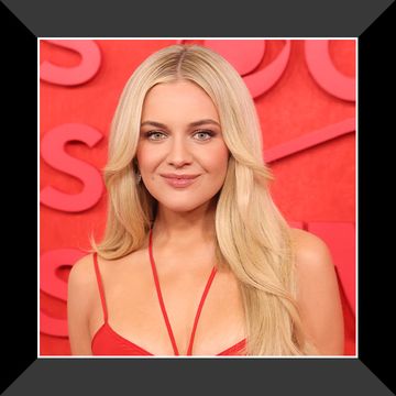 kelsea ballerini at the 2024 cmt music awards, covergirl yummy gloss