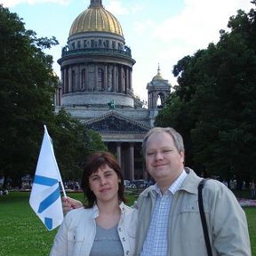 Фотография "Питер день ВМФ 2008 я и Оленька"