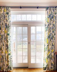 We dressed a whole lotta windows in 2018 but these sliding door beauties are pretty high on the list of favorites. #dinahollandinteriors #schustagram #citrusgarden
