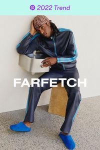FARFETCH is the global platform for modern luxury, powered by an international network of over 800 boutiques and over 500 designers. Our unique curation houses an offering like no other — explore handpicked edits of emerging labels, rare vintage and iconic superbrands. Choose the pieces you can’t find anywhere else, only on FARFETCH.