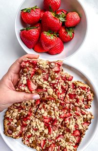 Strawberry Oatmeal Breakfast Bars Recipe - Everything Delish