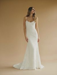 modern mermaid wedding gown || scoop neck + back wedding gown || lace-lined skirt godets || modern bride
