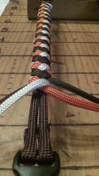 How to Tie a 4 Strand Paracord Braid with a Core and Buckle #survival #jewelry #bracelet #knot