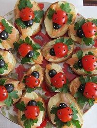 Antipasto coccinelle: pomodorini e olive “disegnano” un piatto simpatico e appetitoso