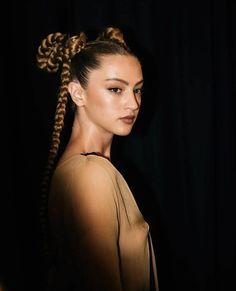 Sculptural braids represent a captivating and new way of doing dramatic hairdos. This trend transcends mere aesthetics, transforming braiding into a d... Hair Styles, Model, Braid Styles