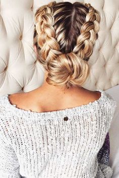 See our ideas of braid hairstyles for Christmas parties! Coiffure Chignon, Holiday Hairstyles