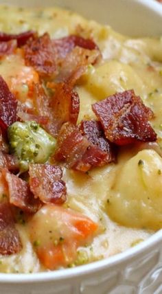 a close up of a bowl of food with broccoli and bacon in it