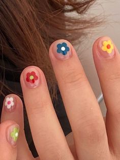 various colors of simple flower accent nails Outfits, Cute Simple Nails, Cute Easy Nails, Cute Simple Nail Designs