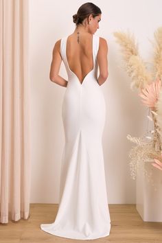 You'll be receiving compliments and kisses all day long in the Lulus Va Va Voom White Backless Sleeveless Mermaid Maxi Dress! Figure-flattering stretch-knit shape this stunning gown that features a chic boat neckline and a darted bodice, supported by wide straps. The fitted silhouette continues down to a mermaid skirt that falls to a sweeping maxi hem with a romantic train. Turn around to reveal an ultra-deep V-back (with hidden V-bar for added structure) that creates an alluring final finish! F Wedding Dress Styles, Backless Maxi Dresses, Halter Neckline, Halter Maxi Dresses, Lace Maxi Dress, Elegant Long Sleeve Wedding Dresses, Halter Maxi, White Halter Top, Stunning Gowns