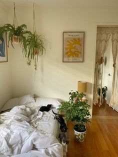 a comfy bedroom with hanging plants and posters Interior, Design, Inspiration, Inspirasi, Dekorasyon, Style, Inspo, Rom, Dekorasi Rumah