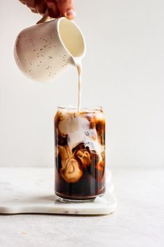 Smoothies, Coffee Recipes, Frappuccino, Coffee Art, Cold Brew Coffee French Press, Cold Brew Coffee, Making Cold Brew Coffee, Cold Brew Coffee Recipe, Coffee Drinks