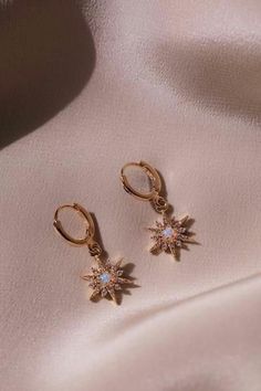 Tiffany Jewellery, Opal Earrings, Gold Earrings, Jewelry Necklaces, Jewelry Earrings, Jewelry Ideas, Dainty Jewelry