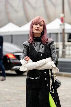The coolest street style spotted at Paris Fashion Week 2024 by karyastreetstyle Fashion, Vintage Fashion, Outfits, People, Fashion Looks, Fashion Outfits, Fashion Finds, Street Style, Moda