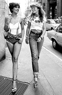 1970s 70s Fashion, Hippies, Vintage Photos, 1970s, Hot Pants, 70s Style, Vintage Outfits