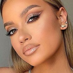 40 Best Makeup Looks To Try in 2022 - The Trend Spotter Make Up Ideas, Prom Make Up, Cut Crease, Make Up Trends, Make Up Looks, Makeup Trends, Makeup Looks, New Makeup Trends