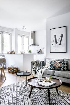 A Finnish / Danish style blend in a Helsinki home Decoracion De Interiores, Living Room Inspiration, Living Room Scandinavian, Home Living Room