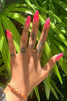summer nails, summer nail ideas, vacation nails, summer beach nails, summer nail inspo