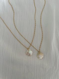 Mother of pearl shell pendant on a dainty gold-filled figaro chain! Beautiful pop of white for the summer time. Piercing, Shell Necklaces, Jewelry Accessories Ideas, Shell Jewelry, Jewelry Accessories, Jewlery, Jewelry Inspo, Necklace, Jewerly