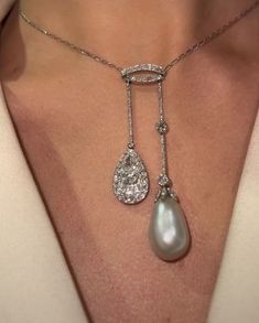 #pearl #pearljewelry #diamond #jewelry #flowers #luxury #artistic #necklace #accessoriesjewelry Rambut Dan Kecantikan, Fine Jewelry, Celebrity Jewelry, Girl, Ringe