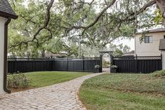 Black wood fence and DIY arbor reveal - Jenna Sue Design Exterior, The Great Outdoors, Fence With Lattice Top, Backyard Fences, Backyard Sheds, Backyard Privacy