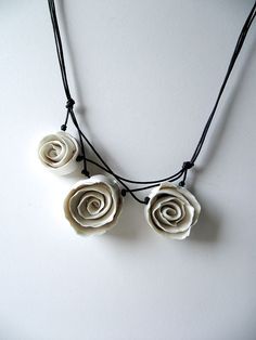Necklace - Three  White  Porcelain Roses a Fresh Necklace from Italy - Limoges Porcelain. €28.00, via Etsy. Bijou, Jewelery, Porcelain Jewelry, Jewelry Art