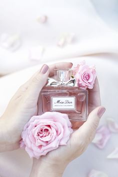Miss Dior Absolutely Blooming Carolina Herrera, Perfume 212 Vip, Perfume 212, Perfume Oils, Best Perfume