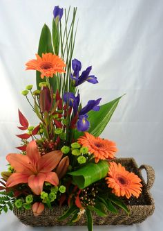_basket_arrangement_aurora Church Flowers, Modern Flower Arrangements