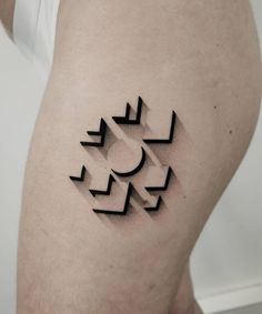 a man's thigh with an abstract geometric tattoo design on the side of his leg
