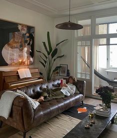 Vintage Apartment Decor, Moody Eclectic Decor, Room Inspiration, Sofa In Bedroom, Loft Decor