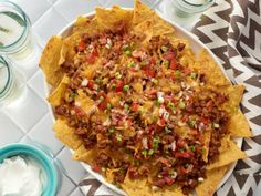Chili Dog Nachos : Rachael's meaty nachos for game day are ready in just 25 minutes. Chili Nachos, Chili Dogs, Chili Dog Sauce, Chili, Nachos Recipe