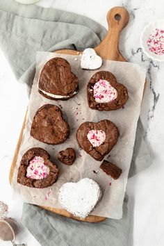 Make these Heart Shaped Brownies for a simple Valentine’s Day treat! They are a delicious dessert for Valentine's Day or anytime of the year! Dessert, Desserts, Brownies, Valentine's Day, Treats, Sweet Treats, Treat Recipe, No Bake Brownies, Valentine Cake