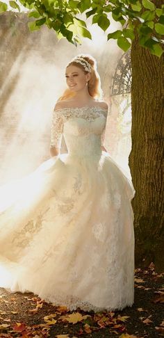 White wedding dress. Brides want to find themselves having the most appropriate wedding day, however for this they need the best wedding outfit, with the bridesmaid's dresses actually complimenting the wedding brides dress. These are a few suggestions on wedding dresses. #weddingdress Wedding Dress Inspiration, Elegant Wedding Dress, Bride Dress